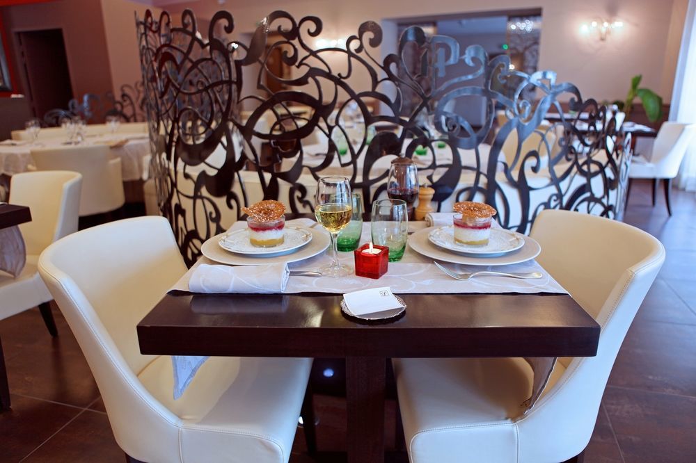 Logis Hotel Restaurant De La Paix Lodève Eksteriør billede