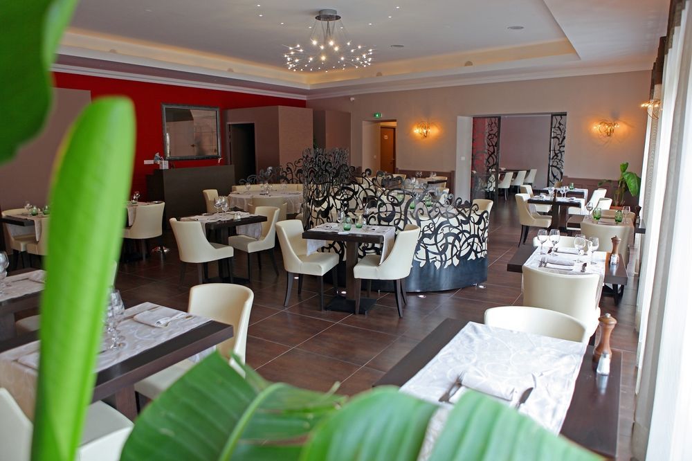 Logis Hotel Restaurant De La Paix Lodève Eksteriør billede