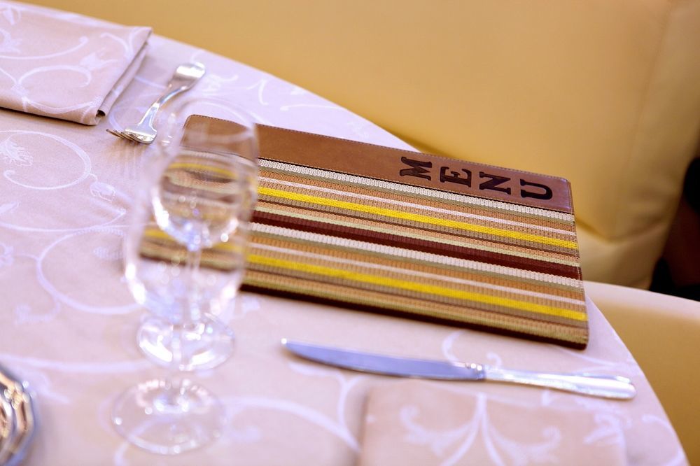 Logis Hotel Restaurant De La Paix Lodève Eksteriør billede